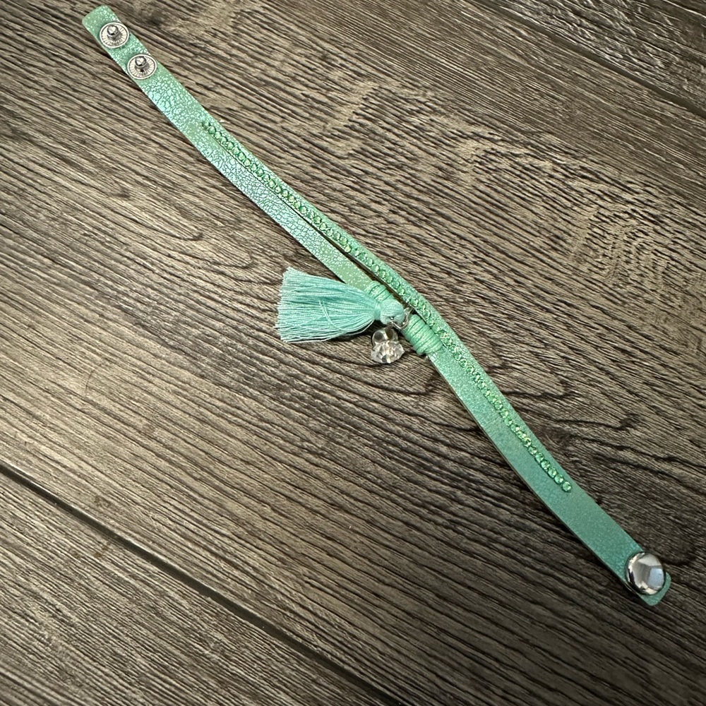 Tassel bracelet with rhinestone mint